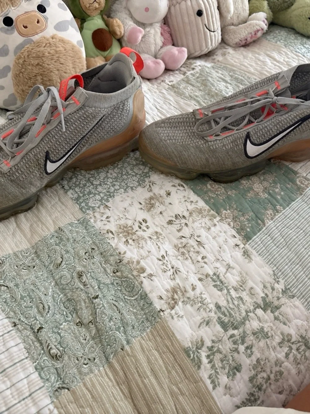 Nike Men’s Light Gray Knit Sneakers with Coral Accents